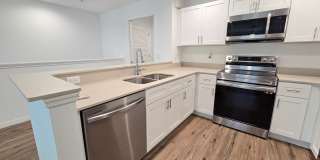 Beautiful 2 bed/ 2 bath Townhome w/ Balcony, Garage & Community Pool Gallery 19