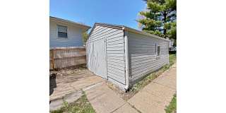 2 Bedroom House Near Aksarben Gallery 3
