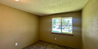 Pet-Friendly 4 Bedroom Home with Fenced Yard & Air Conditioning Gallery 30