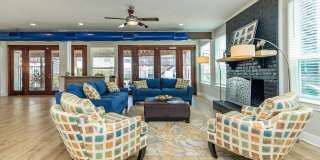 Montabella at Oak Forest Apartments Gallery 8