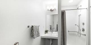 Ballard Townhouse 2bd/2ba, AC, Garage Parking Gallery 5