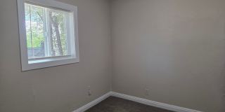 SPACIOUS, BRIGHT 2 BEDROOM - LARGE YARD Gallery 20