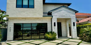 Stunning Waterfront Home in the Channel Islands Harbor. Gallery 1