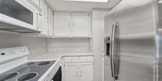 Central Phoenix Gem! Private Patio, Gated, Pool + Underground Parking Gallery 7