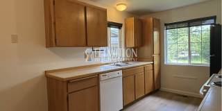 3BR single-level rancher in SE Bend with large fully-fenced backyard Gallery 11
