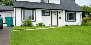 Beautiful fully renovated 5 bed 2 bath House with a sun room and large yard Gallery 1