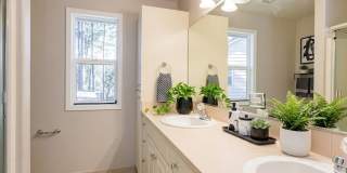 Welcome home to your private woodland retreat tucked away in the heart of Gladstone! Gallery 12