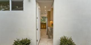 2534 Whitney Avenue Gallery 27