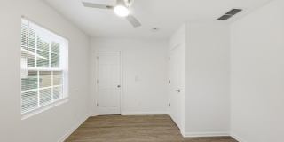 Room in 3 Bedroom Home at Lincoln St SW Gallery 12
