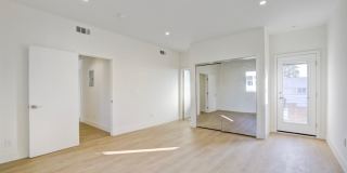 5639 Riverton Ave Gallery 15