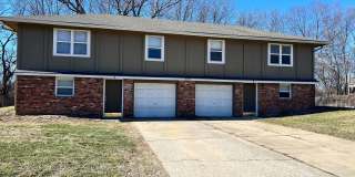 Spacious Split-Level Duplex in Lee’s Summit Gallery 1