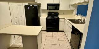 Spacious 2nd-floor condo minutes from campus Gallery 4