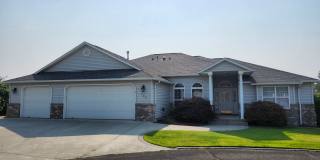 New Listing in a Beautiful Location in a Golf Community Gallery 1