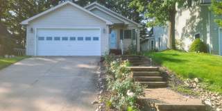 Charming 3 Bedroom, 3 Bath House Gallery 1