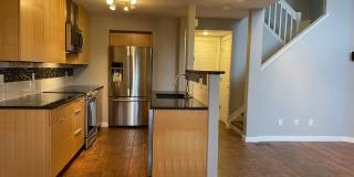 Updated Townhome Louisville- Perfect commuting location Gallery 1
