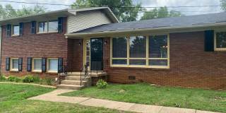 Charming 4 BR, 2 BA, Close to MTSU, 1 Car Garage, Large Carport Gallery 3