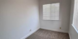 OCEAN BEACH - Spacious 2 bedroom with bonus room/office property close to OB Park & More! Gallery 17