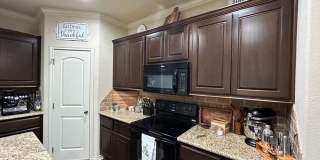 Spacious 2 Bed/2.5 Bath Condo in Gateway Villas! Gallery 5