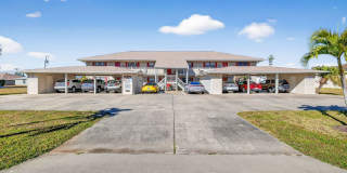 Beautifully Updated Condo with Community pool Gallery 20