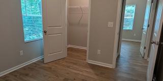 Room in 5 Bedroom Home at Reeves St Gallery 12