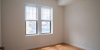 North Lincoln Square - 2 Bed / 1 Bath - In Unit Laundry Gallery 10