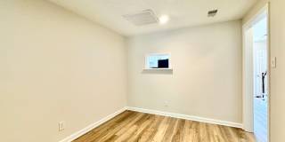 2 Bedroom Townhome in NW Greensboro near parks and Greenway Gallery 11