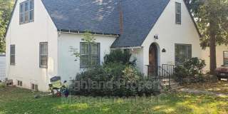 520 NE Maple St Gallery 1