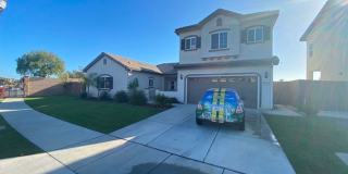 Like New 4 Bedroom Home in Heritage Square Gallery 1