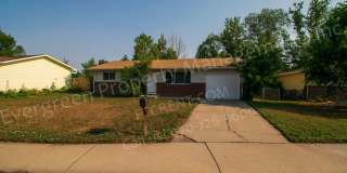 3-Bedroom Home Near Dining and Shopping Gallery 22