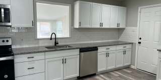 3 Bedroom Beautifully updated Ranch Gallery 11