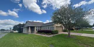 Beautiful move in ready, large 2/2 in Ocala Preserve - All ages Gallery 1