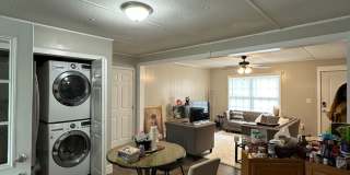 4 Bedroom, 2 bathroom home near Caterpillar Gallery 9