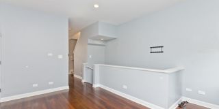 1332 N Burling Gallery 4