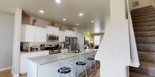 Spacious Townhome - 4 Bedrooms/3 Baths in South Jordan Gallery 5