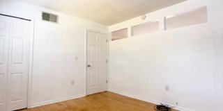 Old Delaney Square 1/1 Gallery 13