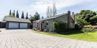 3BD/1BA - Cozy Home with a Spacious Yard and Modern Kitchen! Gallery 1