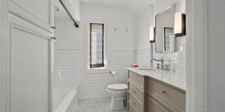 Beautiful Arlington Home South of Lane Gallery 34