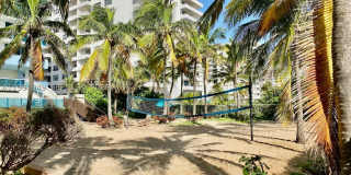 9172 Collins Ave Gallery 24