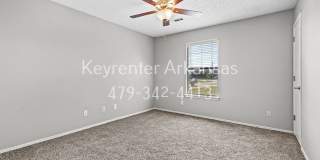 Cozy 2 Bedroom Duplex with Fireplace & Spacious Backyard! Gallery 16