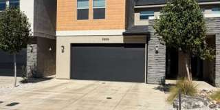 Townhome in South Desert Gallery 1