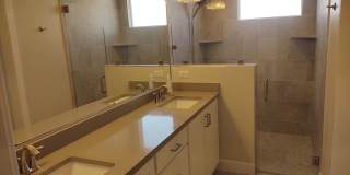 1 Bedroom + Den 1.5 bath 2 Car Garage VIEWS & VIEWS! Gallery 9