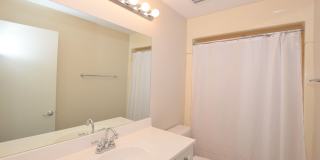 RENOVATED APARTMENT WITH IN-UNIT WASHER-DRYER & GARAGE PARKING! Gallery 18