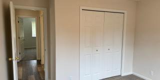 2 bedroom 1 bath duplex with garage! Gallery 18