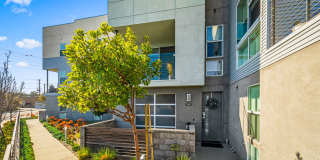 Beautiful three story live/work townhome in Westside Costa Mesa! Gallery 37