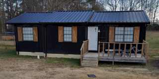 Beautiful Three Bedroom one Bath Gallery 1