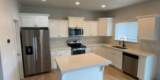 Beautiful House with basement apartment Gallery 5