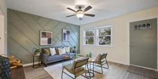 Beautiful Renovated 3BR/2BTH Brick Townhome Gallery 5