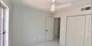 31 STRATFORD HALL Circle Gallery 34