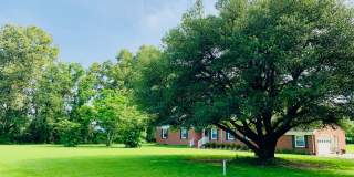Beautiful Home with a Country Setting Gallery 1