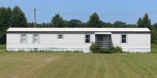 Country living with spacious front and backyard - 3 beds/ 2bath available now Gallery 1